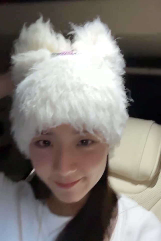 blackpinkbabo's tweet photo. Someone asked Jisoo for spoilers and she said “What’s the point of spoiling now, it’s coming out soon, just enjoy” and she said she hopes Blinks like it! “I love you BLINKKEU ♥️” 😭😭😭 https://t.co/v5YplAiGa3