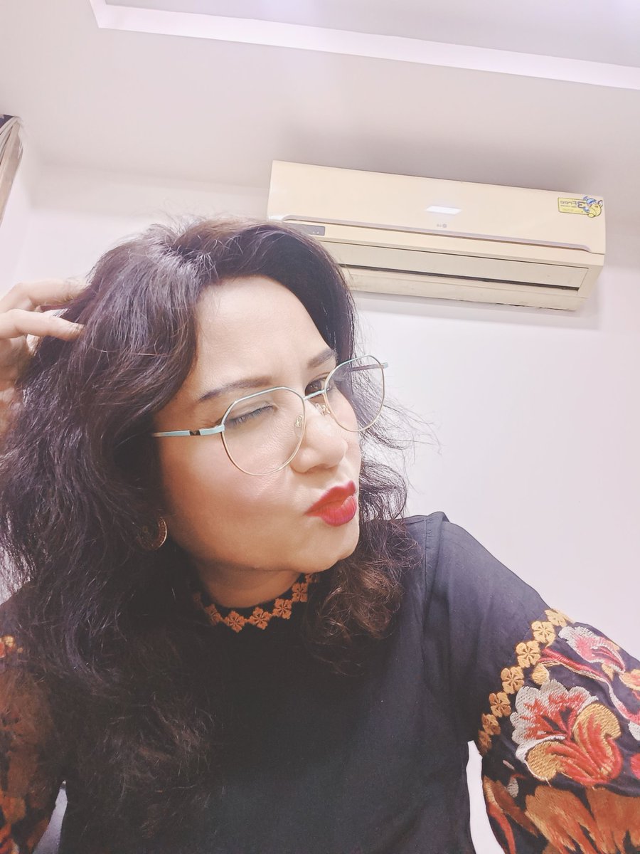 richabpl's tweet image. Kabhi kabhi #tea ki place par #limca bhi pi lene ka 😜 @AlokTiwari9335 ji 😅
#BlackTwitter #tealover