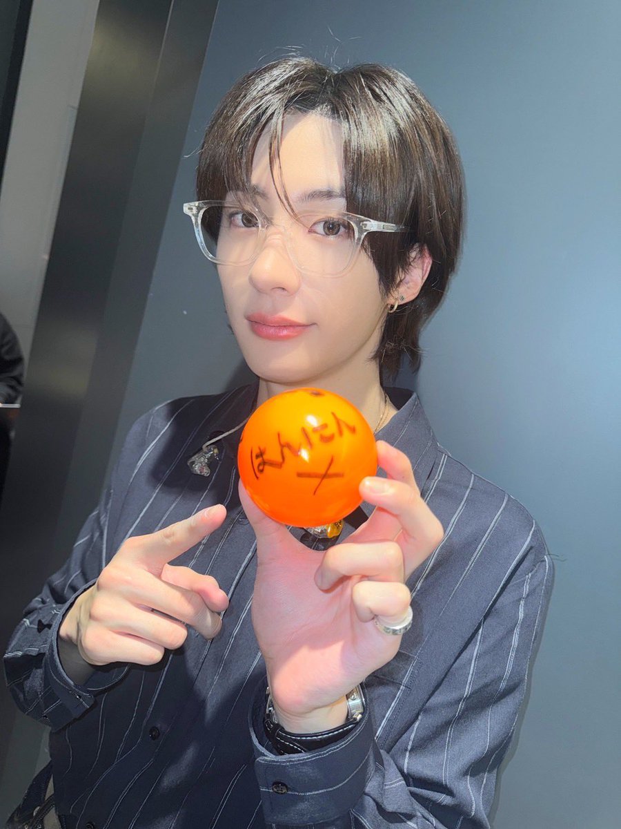 ....🧐

🟠＋⚪️＝🕵️
🟠＋⚫️＝⁇

#RIIZE #라이즈 
#RISEandREALIZE