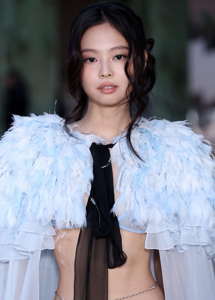 jennie at the chanel ss25 couture show