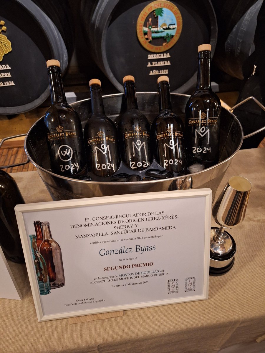 De nuevo participamos en la entrega de premios del #XI_ConcursoMostosMarcoJerez este año para recoger el segundo premio de bodegas inscritas de <a href="/VinosJerez/">Vinos de Jerez</a>, un reconocimiento al gran equipo técnico de <a href="/bodegastiopepe/">Tío Pepe</a> y un honor poder representarlo. #OrangePower llama a la puerta
