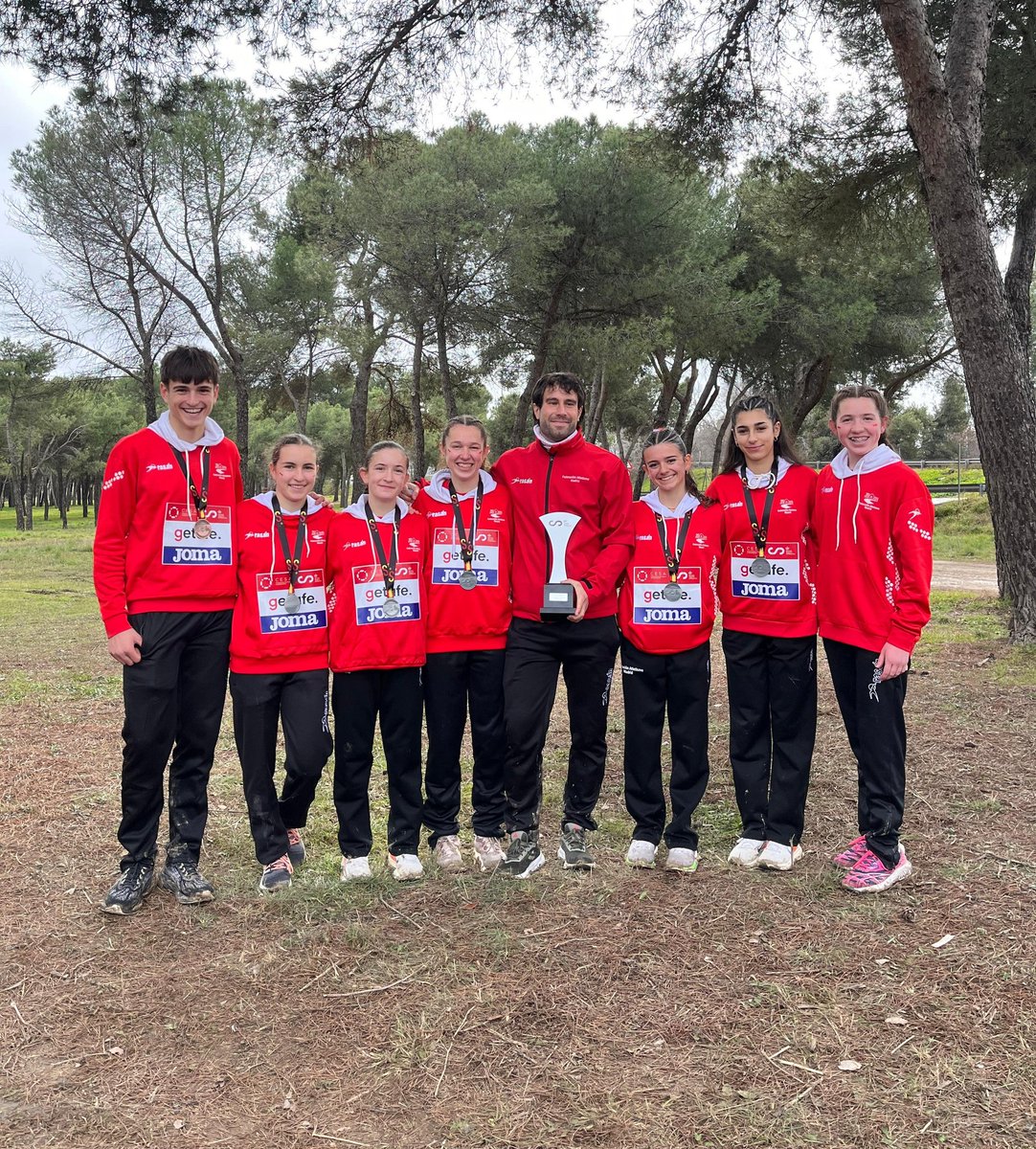 Comenzando con alegría el primer nacional del año con 14 atletas del grupo en el Cto España de Cross.

Destacar la plata de Badar en Sub20 y oro por FFAA. En Sub18 tres chicas en el top15 que daban a Madrid el subcampeonato.

Cerramos el cross y vamos a por la PC.

Disfrutando 😊
