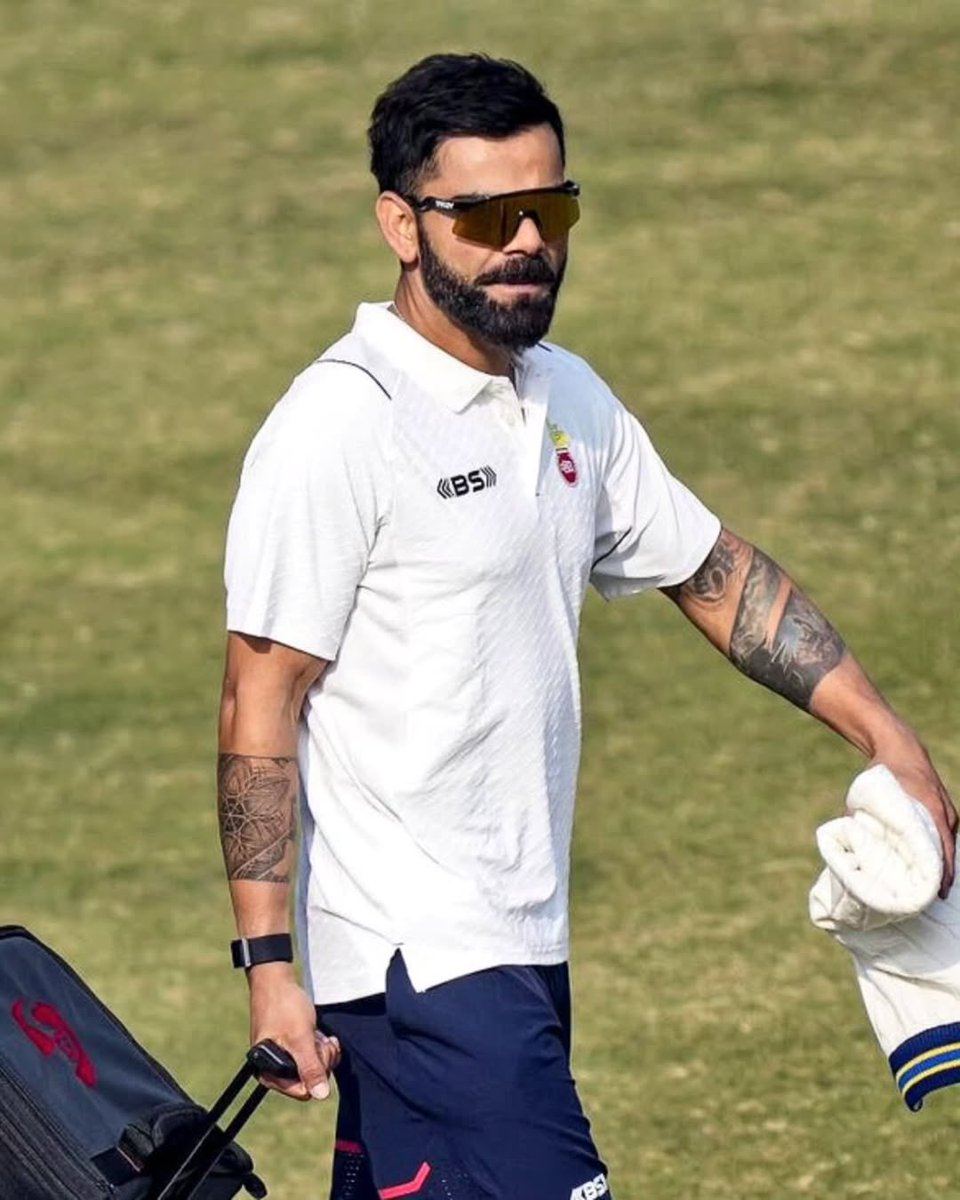 thebharatarmy's tweet photo. Virat Kohli joins the Delhi team as preparations begin for their Ranji Trophy match against Railways! 🏏🔥

📸:  @the_hindu 

#Ranji #ViratKohli #BharatArmy #COTI #Delhi https://t.co/VR0LjlZ6GE
