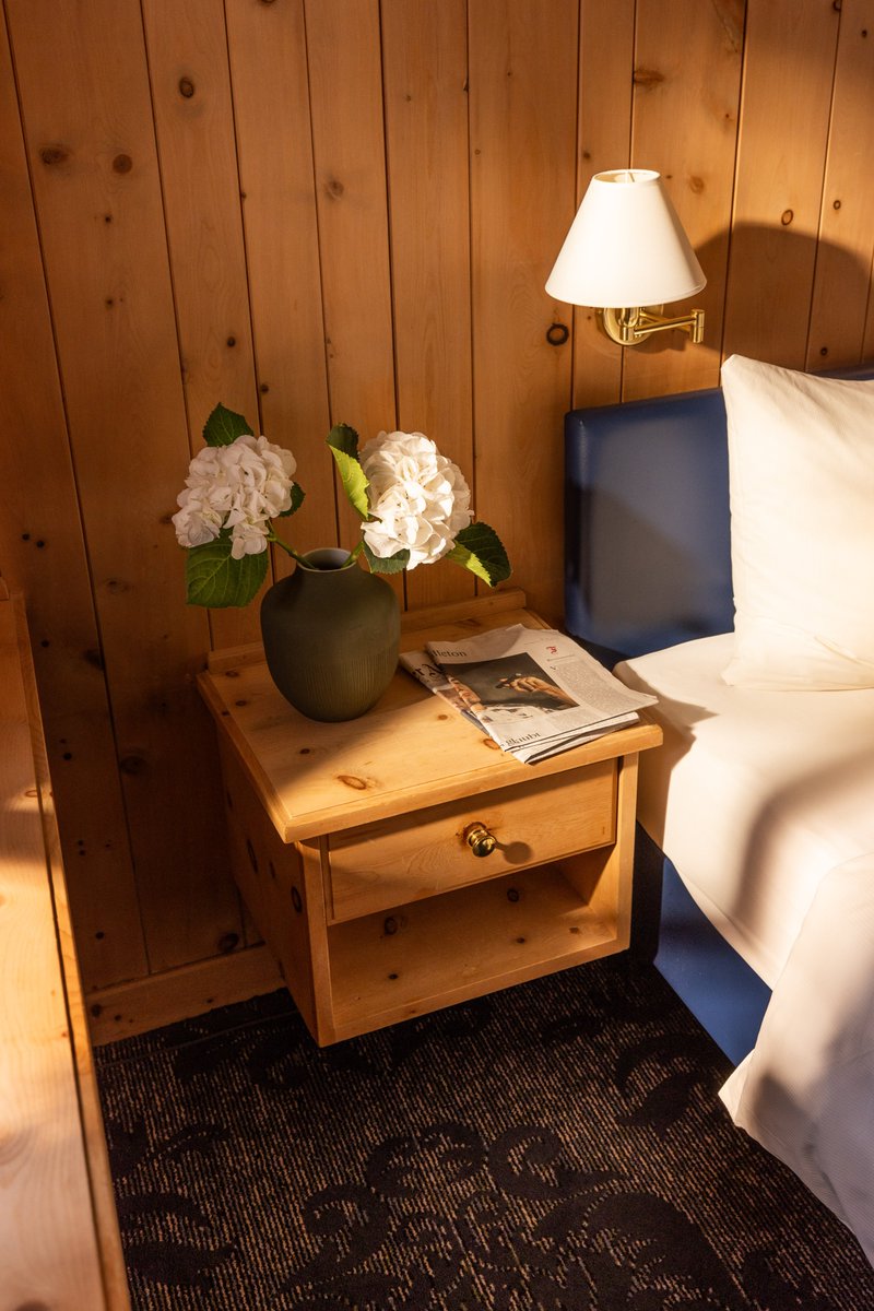 visitgraubunden's tweet photo. Step into winter charm at @rosatschcelerina, where tradition meets comfort in the heart of Celerina. This cozy retreat is perfect for families looking to enjoy a snowy getaway.
Book your stay using the link in our bio!
#celerina #graubunden #hotelchesarosatsch #visitgraubunden https://t.co/TT3K92ohIs