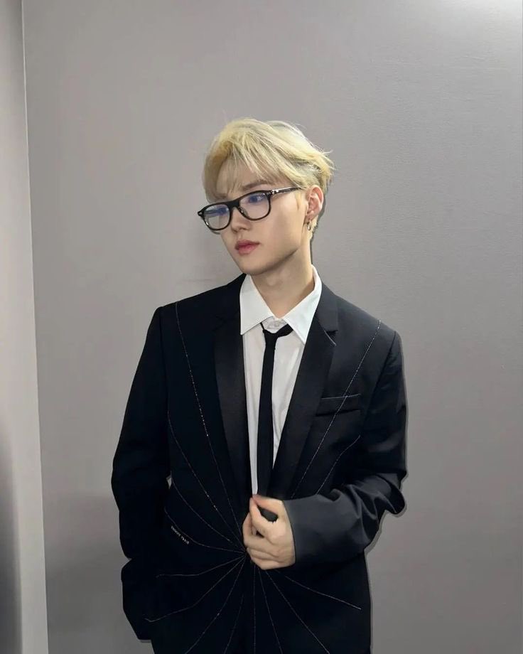 dobbyqii's tweet image. doyoung got 4th place as treasure member who most wants to marry💍🤍

understandable because who doesn't want to marry doyoung? greenest flag man ever, soft spoken, knows how to treat women well, never gets angry, has good manners, can take care of children, and MANY MORE!!