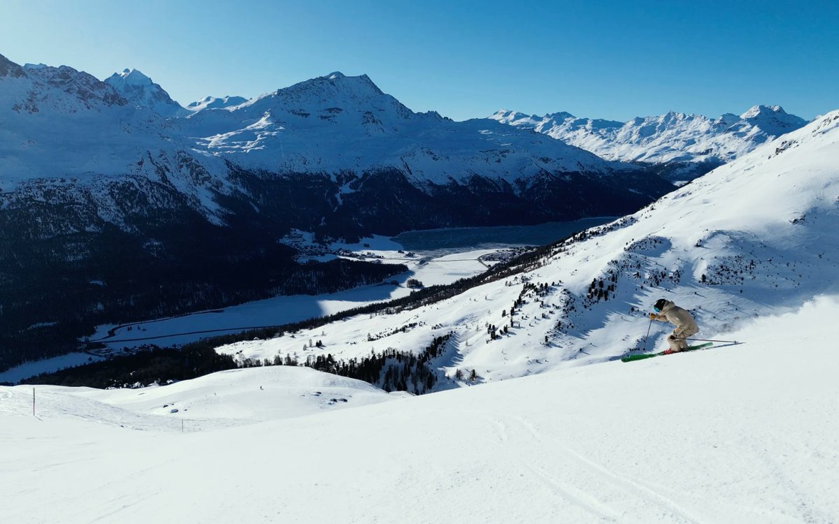 visitgraubunden's tweet photo. Experience the thrill of skiing in Celerina, where the slopes are surrounded by breathtaking snowy peaks. The well-groomed trails offer something for every skill level, making it a great spot for family adventures or solo runs.
Ready to hit the snow? โท๏ธ
#celerina https://t.co/DEdUGDSR0N