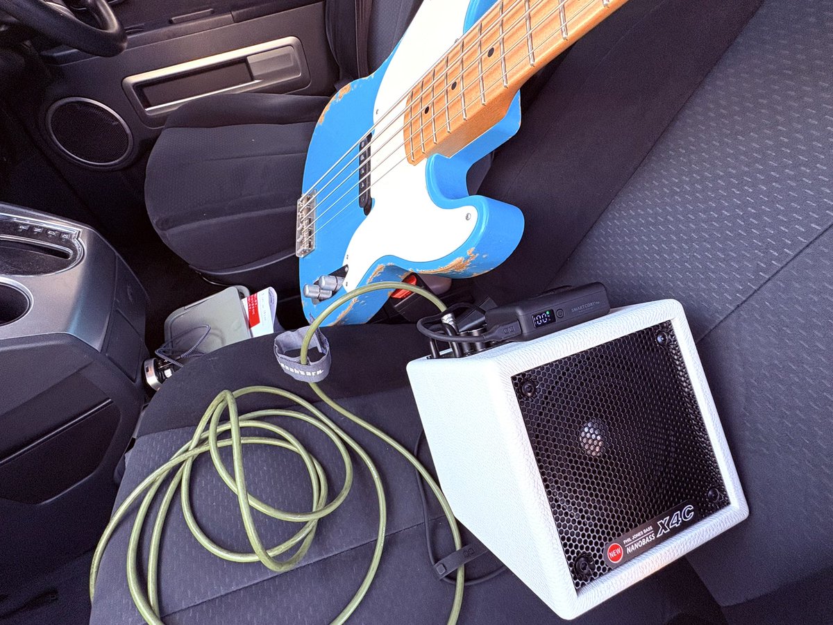 firejapan's tweet photo. フィル・ジョーンズのアンプNANOBASS X4C導入しました！
これで車でも公園でも何処でも良い音でBASS弾けます！
Bluetoothも付いてるからケーブル入らずでiphoneとか繋げて練習も伴奏もバッチリです👌　何処でも弾きに行くでー！

#bass #bassamps #miniamplifier https://t.co/dVr4UYrMGM