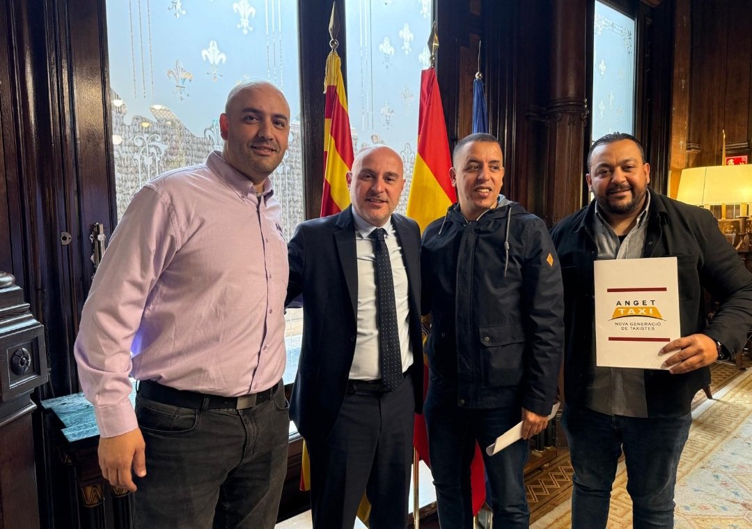 TaxiAnget's tweet photo. En la  @DeleGobCataluna por parte de Sr. @carlosprietogo han escuchado y recibido algunas propuestas por parte de #anget para paliar el tremendo abuso de las compañias aseguradoras contra el taxi.
Este problema afecta a la rentabilidad de nuestro negocio pero sobretodo al usuario https://t.co/Sy5hFaY07V