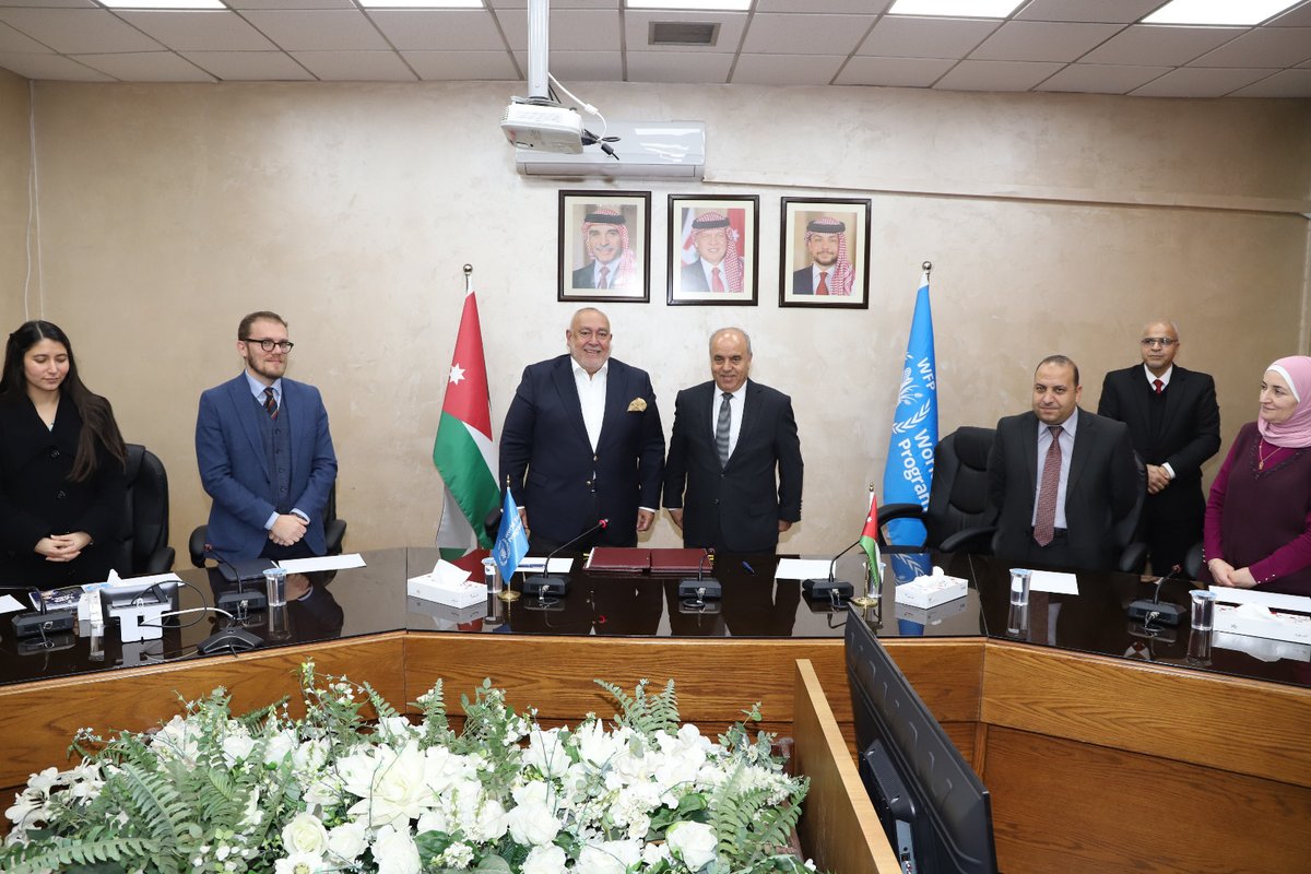 وزارة التربية والتعليم الأردنية (@edugovjo) on Twitter photo حكومة المملكة الأردنية الهاشمية، ممثلة بوزارة التربية والتعليم، وبرنامج الأغذية العالمي <a href="/WFP_Jordan/">WFP Jordan</a> ، يوقعان اتفاقيتين لتقديم المساعدات الغذائية، والدعم الفني لدعم تنفيذ البرنامج الوطني لـ التغذية_المدرسية في الأردن.
التفاصيل 🗞️ petra.gov.jo/Include/InnerP… حكومة المملكة الأردنية الهاشمية، ممثلة بوزارة التربية والتعليم، وبرنامج الأغذية العالمي <a href="/WFP_Jordan/">WFP Jordan</a> ، يوقعان اتفاقيتين لتقديم المساعدات الغذائية، والدعم الفني لدعم تنفيذ البرنامج الوطني لـ التغذية_المدرسية في الأردن.
التفاصيل 🗞️ petra.gov.jo/Include/InnerP…