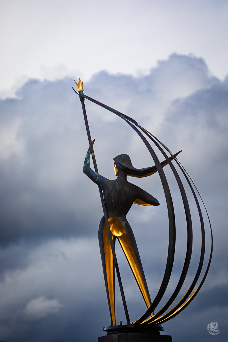 allavoro_de's tweet photo. Moin! Alles Gute zum #Datenschutztag, lang lebe die #DSGVO
Mag unbekannt sein, aber die Shetlander feiern diesen Tag als 'Up Helly Aa' ausgiebigst, mit viel Alkohol, behornten Helmen und Datenschutzfibeln.
Danach werden sämtliche Touristen dem Wulver geopfert. Andere Länder... https://t.co/ZdzaYPvkIZ
