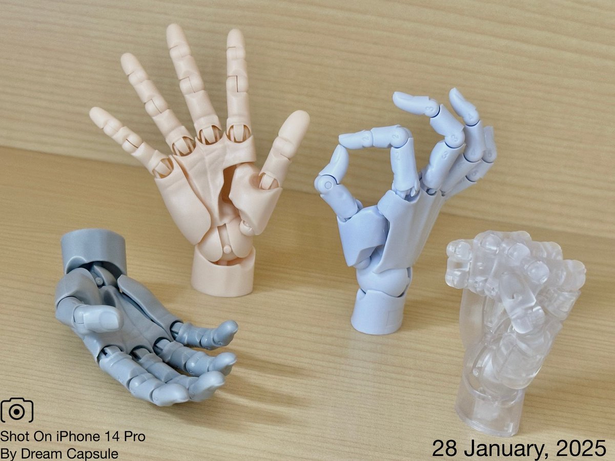 🌟新入荷ガチャ商品プレゼントCP🌟

あのハンドモデルがミニチュアに🖐️
「ARTIST SUPPORT ITEM COLLABORATION 1/2 ハンドモデル / R」

フォロー&amp;RP(RT)していただいた方の中から抽選で2名様に全4種セットをプレゼント🎁
ドリカプへの入荷日とキャンペーン詳細は↓

#ドリームカプセル #ガチャ専門店