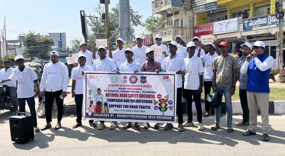 Shiva_kumarG5's tweet photo. Conducted Traffic Rules,Helmet Uses Awareness Program with 15My Bharat Volunteers by swamivivekananda seva brundam #Trafficawareness #Trafficrules #mybharat #youth #socialservice #swamivivekanandasevabrundam #shivakumargudlanaram https://t.co/uUYtl0yP81