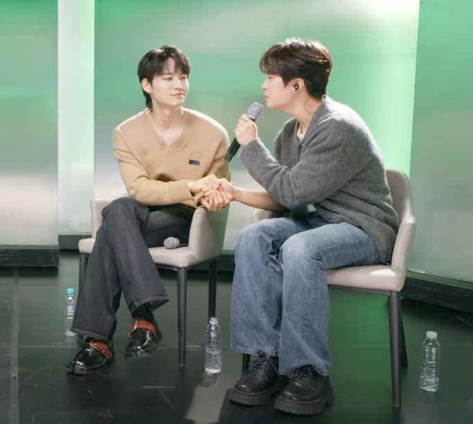 gotsevendlesss's tweet photo. HELP ME 😳🧡

#2JAE https://t.co/cHbBIy8bG1