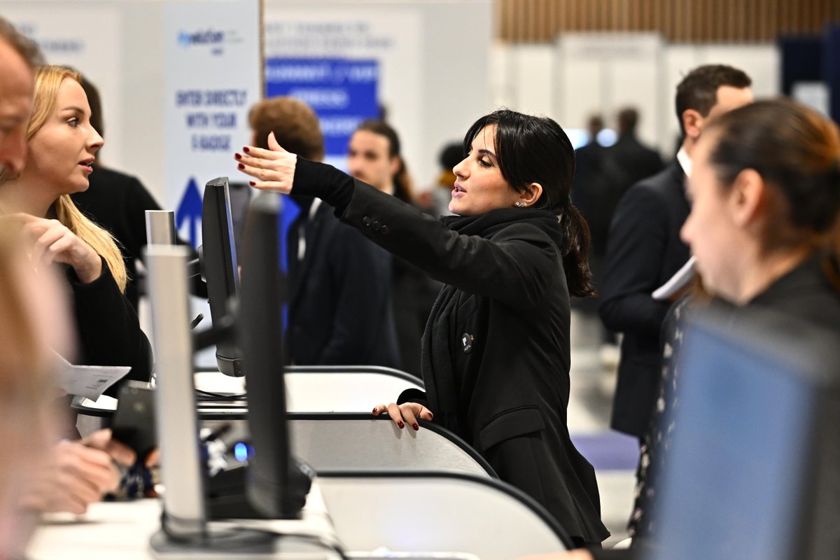 Hyvolution's tweet image. Hyvolution Paris stands out for its unique ability to bring together, not only technical and industrial players, but also financiers, integrators, and end users. And it starts now ! 🫱🏼‍🫲🏼

@GLevents @FranceHydrogene

📸 Crédits photo : Vincent Macher