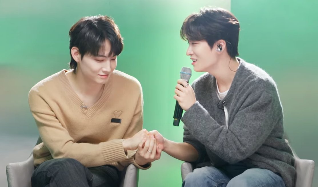 gotsevendlesss's tweet photo. HELP ME 😳🧡

#2JAE https://t.co/cHbBIy8bG1