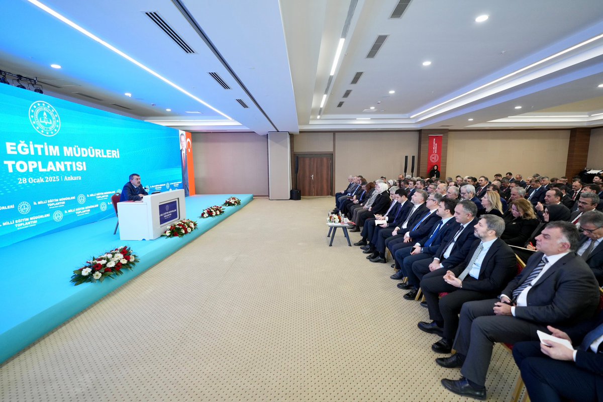 📍 Ankara/ İl Müdürleri Toplantısı

Mogan MTAL Uygulama Otelimizde İl Millî Eğitim Müdürleri Toplantımızı gerçekleştirdik, kıymetli il müdürlerimizle yapacağımız çalışmalara dair değerlendirmelerde bulunduk.

Eğitim ailesi olarak, evlatlarımız için hep beraber çalışır ve aynı