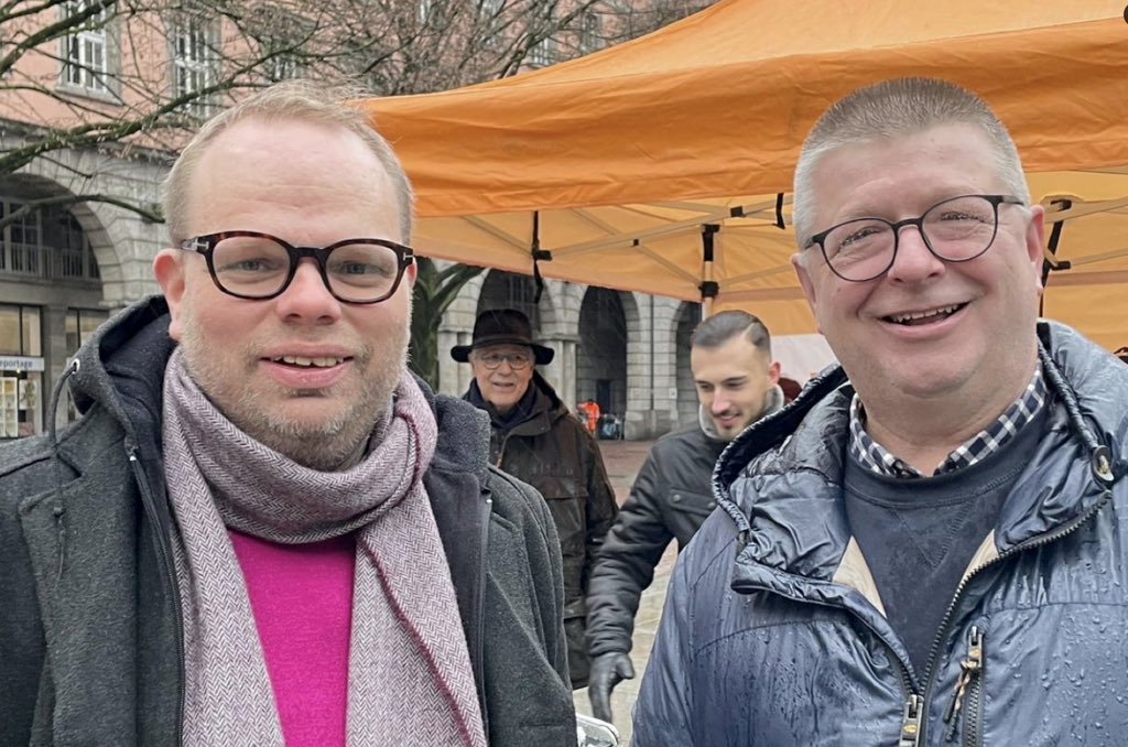 Eigentlich wollte ich ja eine Herrenboutique in Wuppertal eröffnen. Das lasse ich jetzt doch bleiben.