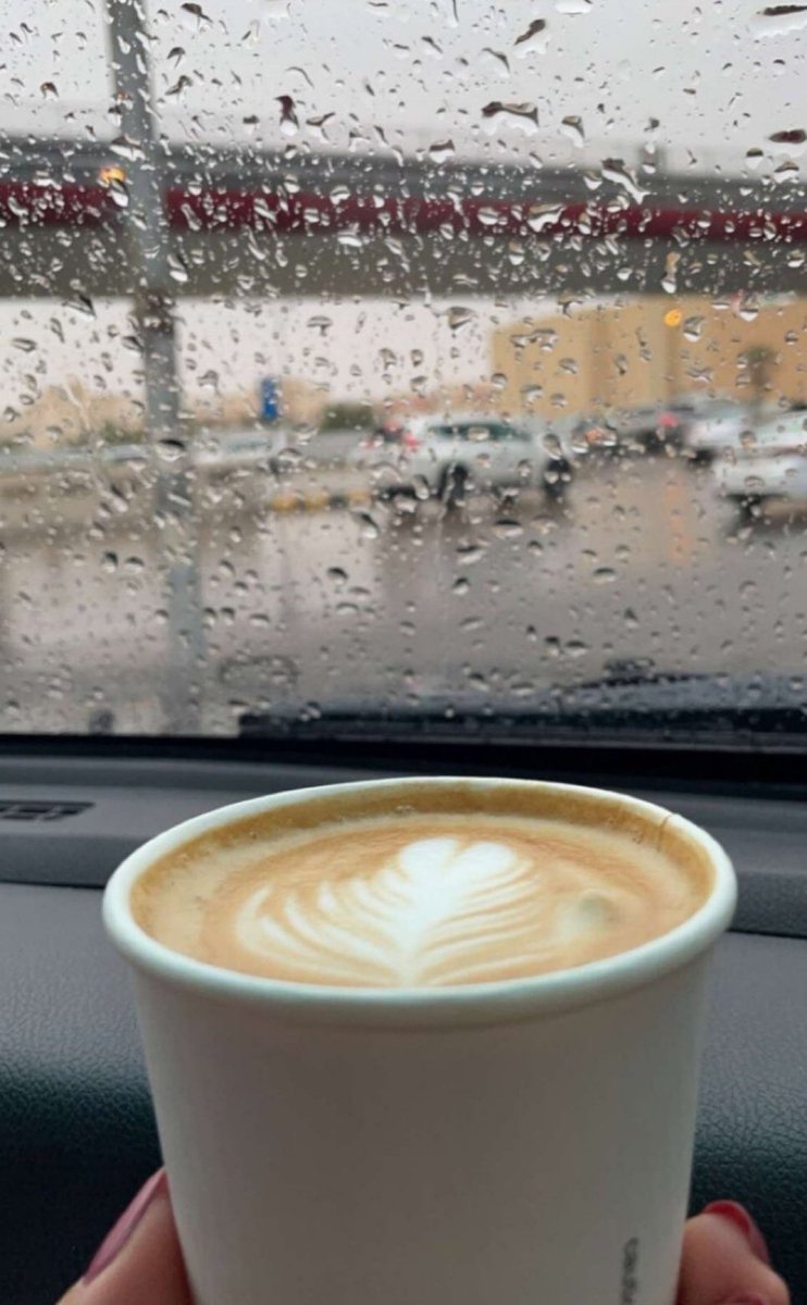 أنت ياحلو الملامح .. وياحلو الصفات
جل شان اللي من الزين معطيك رهوه 
كل يوم ، تحط دوبك ودوب الذكريات
لين ماياخذ بي الوجد والشوق .. نهوه
يا محاصرني بـ ذكرك من الأربع جهات
ما تركت لـ ساحة البال .. سجه و لهوه
ارتبط وجهك ، مع الورد و الما والنبات
وارتبط طاريك !.. مع كل ، فنجال قهوه