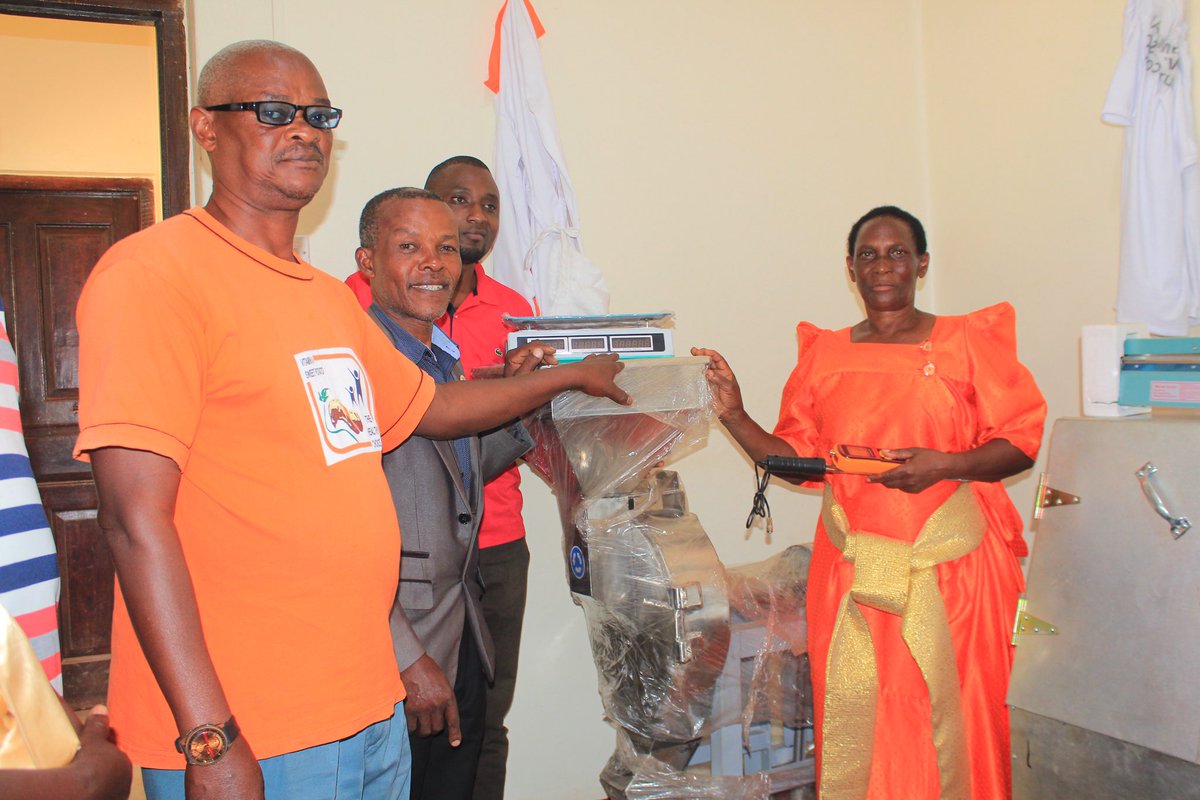 NAWOUga's tweet photo. ARCHIVES:

NAWOU with funding  from @FOKUSkvinner in partnership with LDLG handing over Equipment including; Milling machine,Oven,Chipper machine to Bajjabasaga sweet potato growers and processors group.
The equipment will go along way in enhancing  production and improve https://t.co/Y15t1PllcT