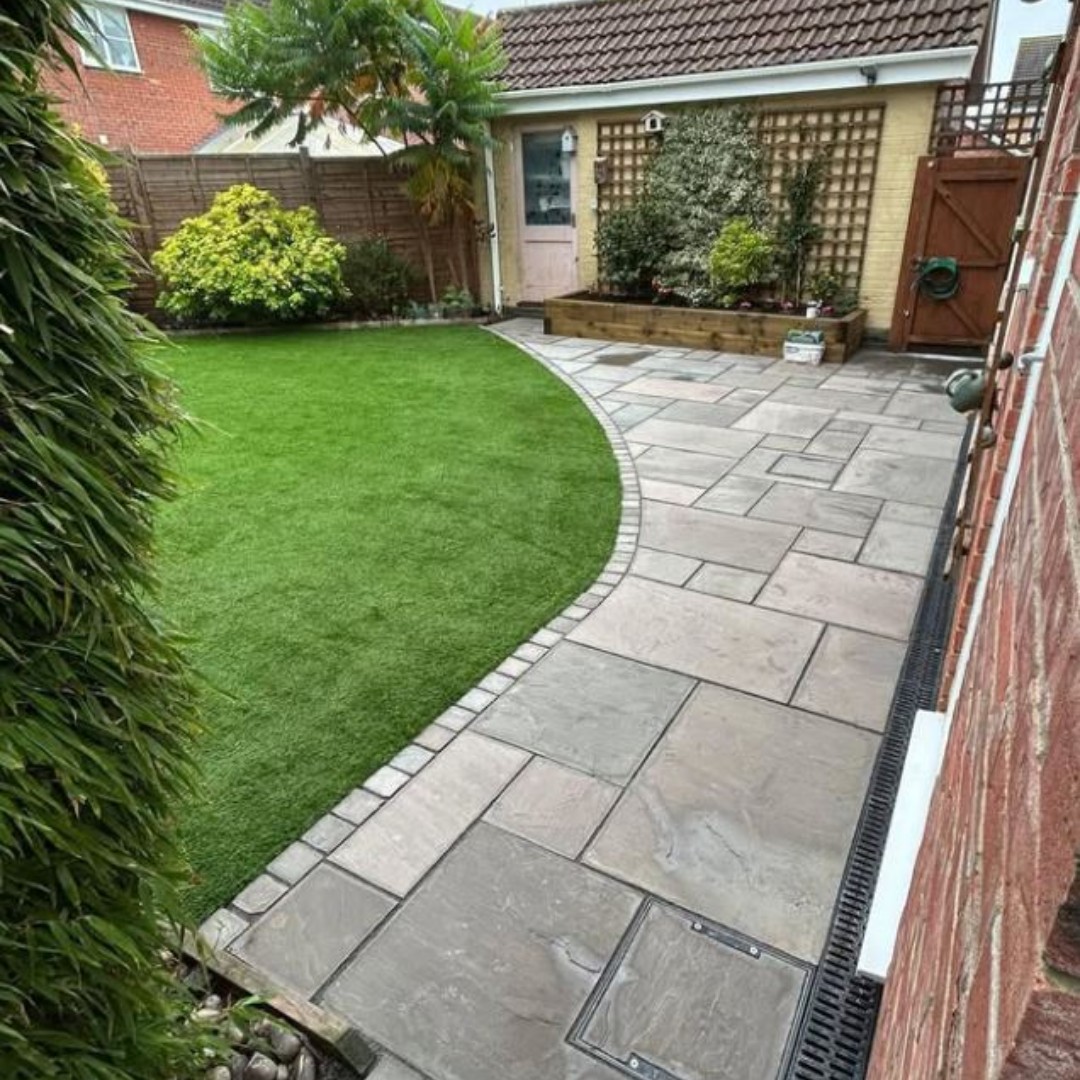 Using our Indian Sandstone, Maximised Landscapes created this stunning curved patio area for their customer’s garden. 

Completed all the way back in October 2023, this project is an example of how thoughtful design and quality materials can transform an outdoor space.