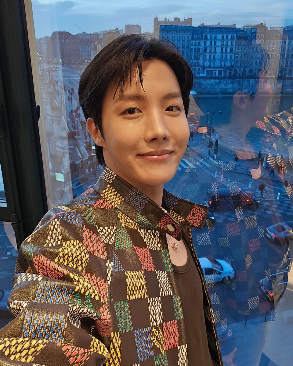S7A712's tweet photo. سی روز تا تور هوبی

HOPE ON THE STAGE IN 30 DAYS
#HOS_TOUR_30DAYS
#HOS_TOUR #JHOPE_TOUR https://t.co/hlZMTIixhO