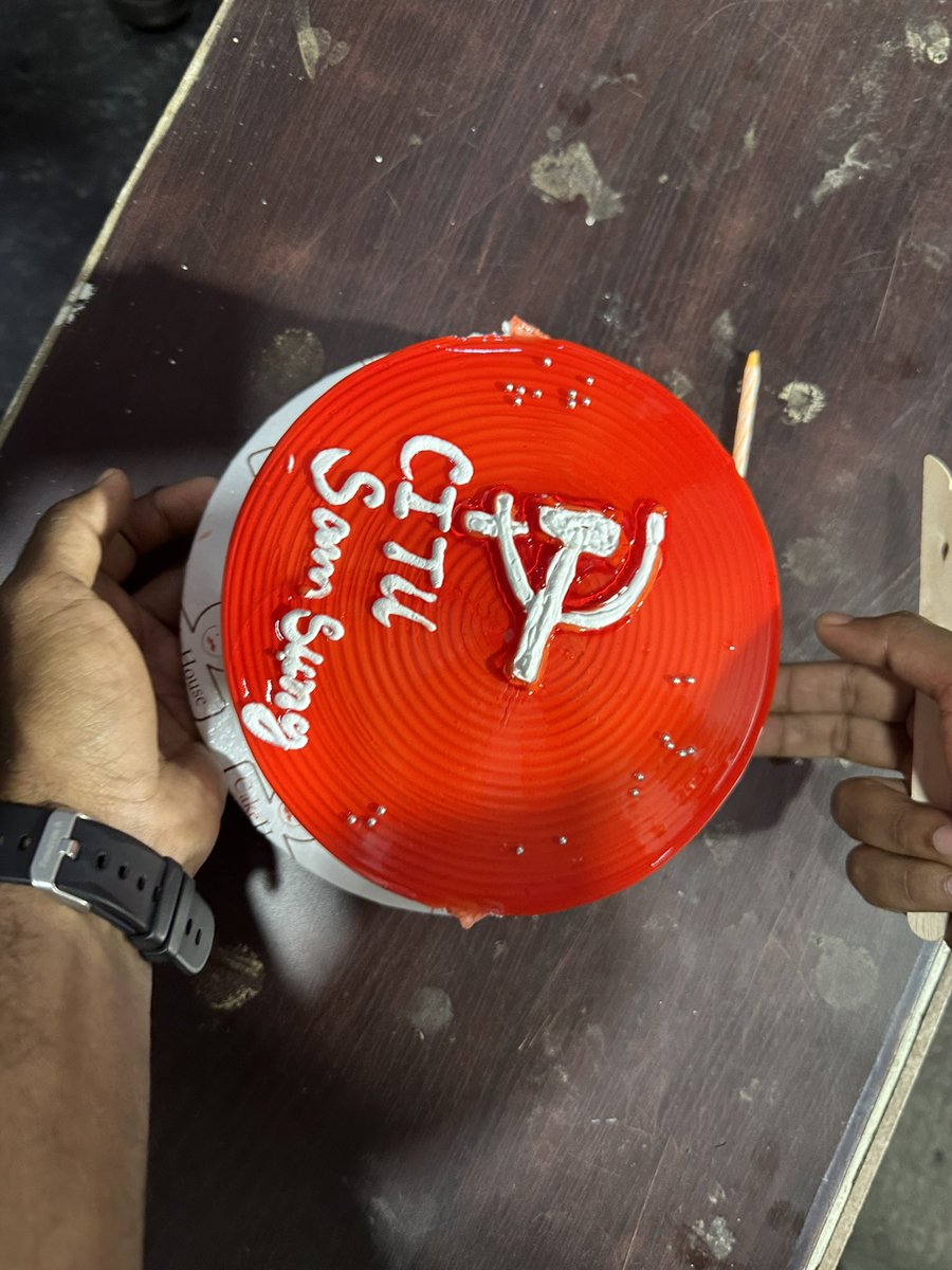 iyyappancg's tweet image. சாம்சங் இந்தியா தொழிலாளர்கள் சங்கம் அதிகாரப்பூர்வமாக பதிவு பெற்றதை கேக் வெட்டி உற்சாகத்துடன் கொண்டாடினோம்! அனைத்து தோழர்களுக்கும் புரட்சிகர வாழ்த்துகள்! #UnionVictory #WorkersUnity #RevolutionaryGreetings
#SamsungWorkers