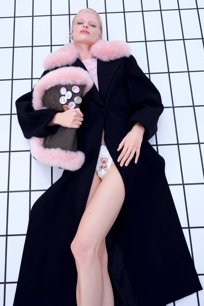 6g6cult's tweet photo. Blumarine Pre-Fall 2025 by David
Koma / This is his first for Blumarine!
what do you think?
#FuturisticFashion #BoldElegance #EffortlessChic
#ModernGlam #Y2KStyle #RomanticEdge
#PowerDressing #DavidKoma #Blumarine #BlumarinePreFall #BlumarineBabe #Blumarine2025 https://t.co/Yt1VxWmSxL