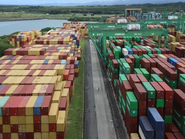 mundomaritimo's tweet photo. Panamá registró un crecimiento del 15,1% en la movilización de TEUs durante 2024 #MundoMaritimo https://t.co/2SOXEZ1vDw https://t.co/4j17UTvF1f