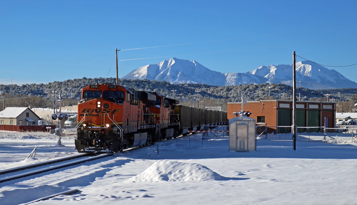 A BNSF train passing through Walsenburg, Colorado after a snowfall in January 2025. The Spanish Peaks lie in the background.  #BNSFsnowphoto