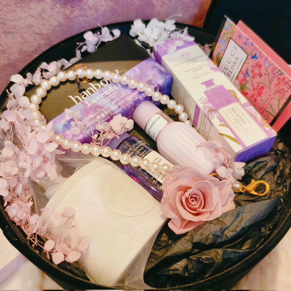 记录一下老婆送的生日礼物🎁 @Daydreamgirl99 
已经是第三年了～每一年的交换礼物都很喜欢很感动，能有这么可爱的老婆是我上辈子修来的福气(๑'ᴗ')=͟͟͞͞➳🌹 https://t.co/OxfbN7X4FH