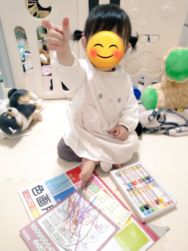 princessedechat's tweet photo. クレヨンの色選びのセンスがなかなか笑
ご飯の時用の長袖エプロンなんだけど、
お洋服汚したくないから
クレヨン遊びの時着せてて、
とっても重宝してる(^^)
洗ってもすぐ乾くし、
防水だし、可愛いし、お気に入り💓🐰
しろくま柄も持ってる🐻
#aboo https://t.co/9jWpHSmEiH