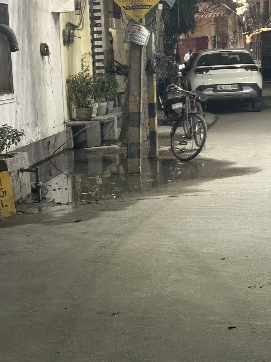Damn!! They recently re did the drains to unfix the fixed drainage system of Shahdara, Delhi... lol such a poor contractor / engineering skills