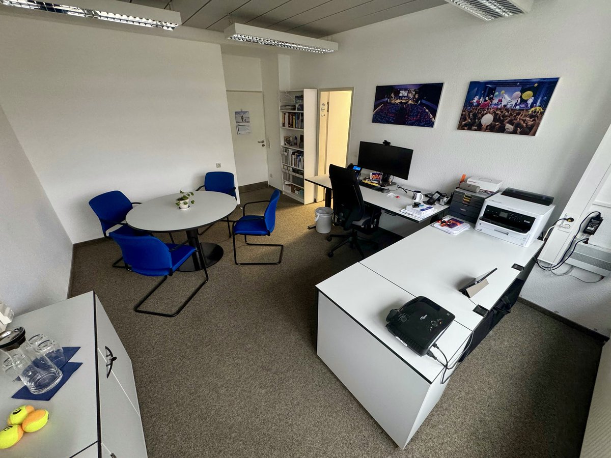 Büro 💼 in Berlin abgeschlossen, ab in den ICE 🚅 nach Köln! Zwei Tage <a href="/DLR_de/">DLR_de</a>-Nachwuchsförderung &amp; spannende Pläne für 2025/26. 🤩 Ab Donnerstag geben wir unser Know-how zu einem tollen Experiment aus dem DLR_School_Lab Berlin an Köln weiter. 🚀 

#ForschungZumAnfassen #MINT