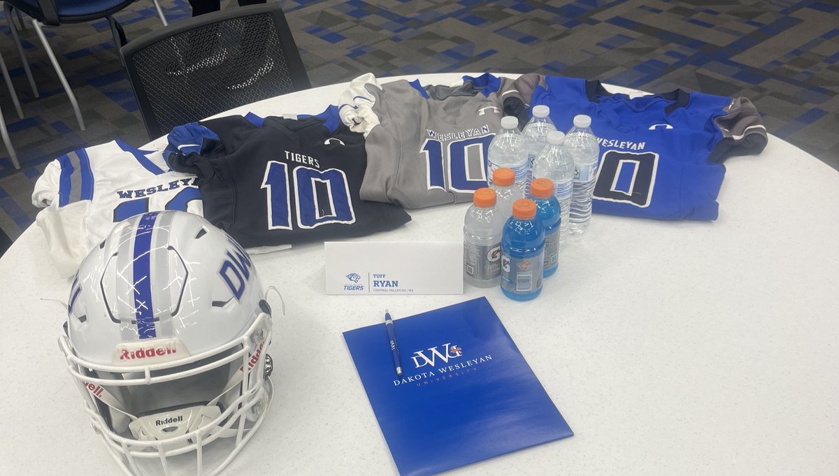 🔵⚪️ I’m SO stoked to have received an offer from <a href="/dwtigerfootball/">DWU Football</a> 🔵⚪️ HUGE thanks to the coaching staff for having me out and welcoming me! I had a stellar time and Loved getting to know the coaching staff, I’m so grateful for what they see in me 💪 Bleed blue baby 🥶 all Glory