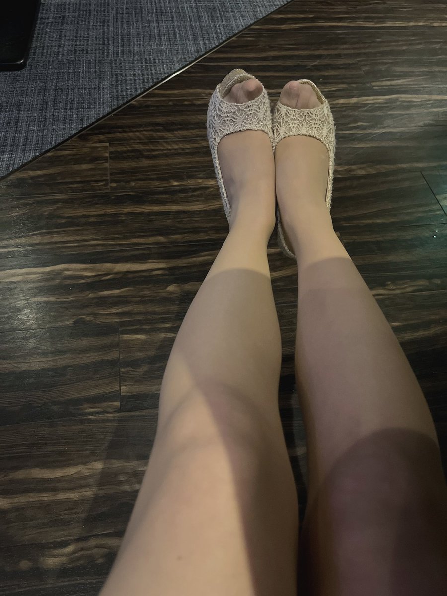 新しいヒール☺️

#脚フェチ
#脚
#あし
#脚フェチさんと繋がりたい
#ストッキングフェチ
#生足