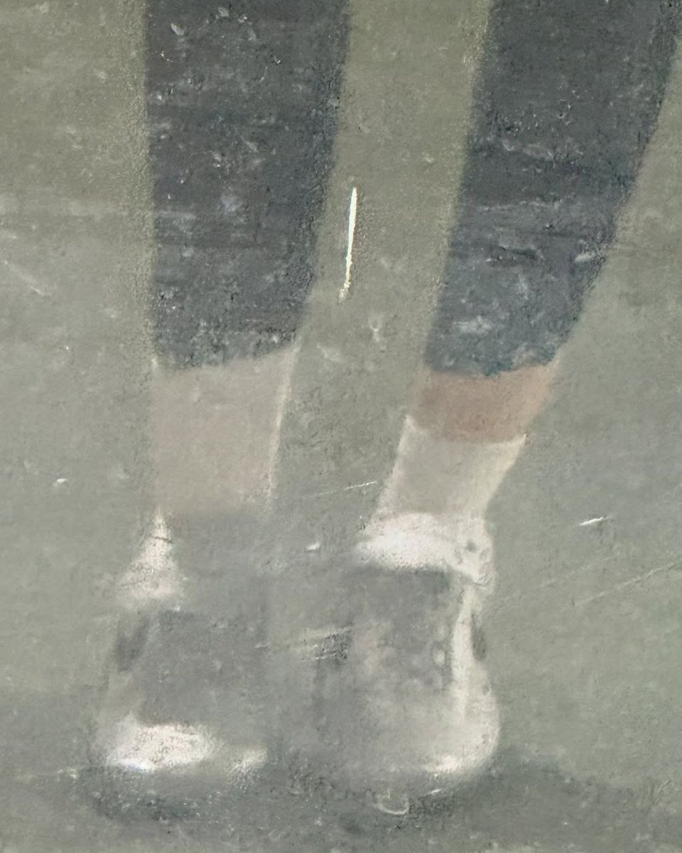 Oulia's tweet image. messy but chic. 
bet you're secretly into that,