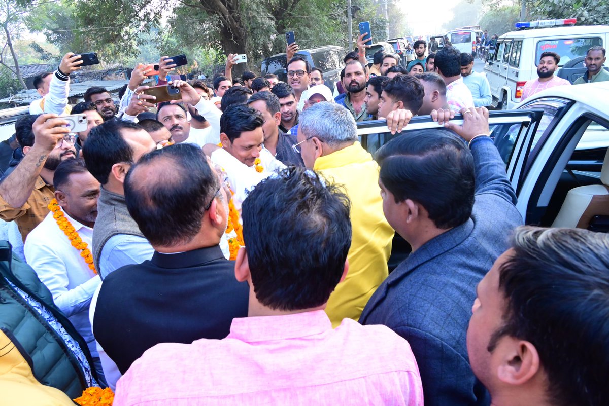 oprajbhar's tweet photo. जनपद सुल्तानपुर आगमन पर श्री प्रातेश सिंह बंटी जी (ब्लॉक प्रमुख दोस्तपुर) की अगुवाई में अनेको देवतुल्य जनमानस ने भव्य स्वागत एवं अभिनंदन किया। सभी का हृदय से आभार।। https://t.co/X4B1qkwYNd