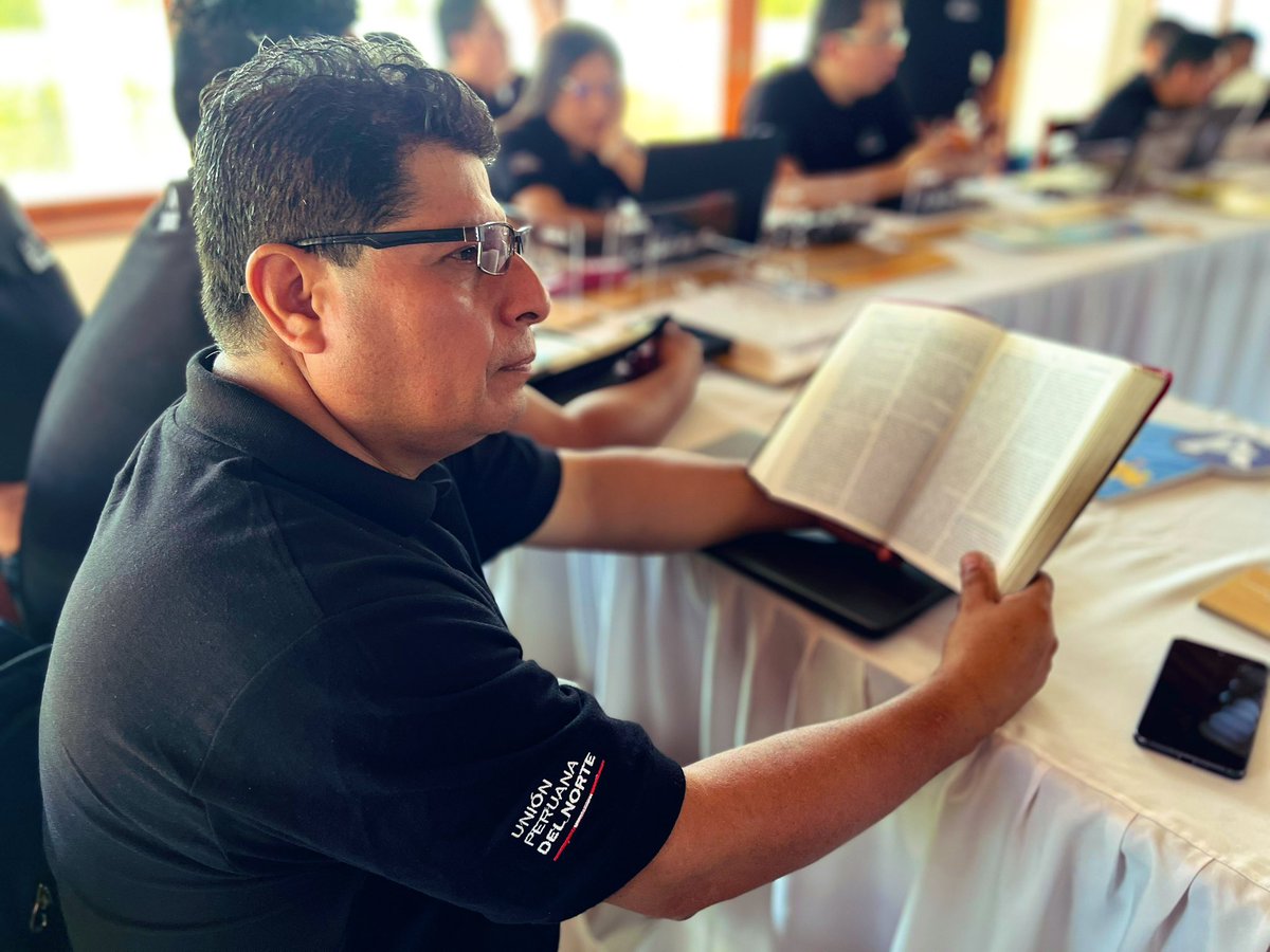ASEA_NORTE's tweet photo. 🔥 Iniciamos la 𝗔𝘀𝗮𝗺𝗯𝗹𝗲𝗮 𝗔𝗱𝗺𝗶𝗻𝗶𝘀𝘁𝗿𝗮𝘁𝗶𝘃𝗮, un espacio para fortalecer nuestra visión, compartir estrategias y renovar nuestro compromiso con la misión 💯.

🔰Pr. Daniel Guimac comparte un mensaje especial de reflexión de fe y confianza en Dios ☺️🙏 https://t.co/nldt61Dlke