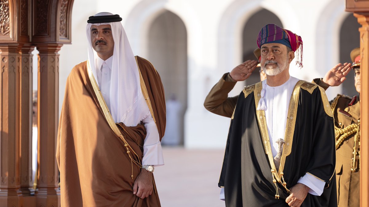 AmiriDiwan's tweet photo. مراسم استقبال رسمية لسمو الأمير المفدى لدى وصوله قصر العلم بالعاصمة العمانية مسقط. #قطر #عمان https://t.co/viWWFISOMG https://t.co/u8p21I3rKl