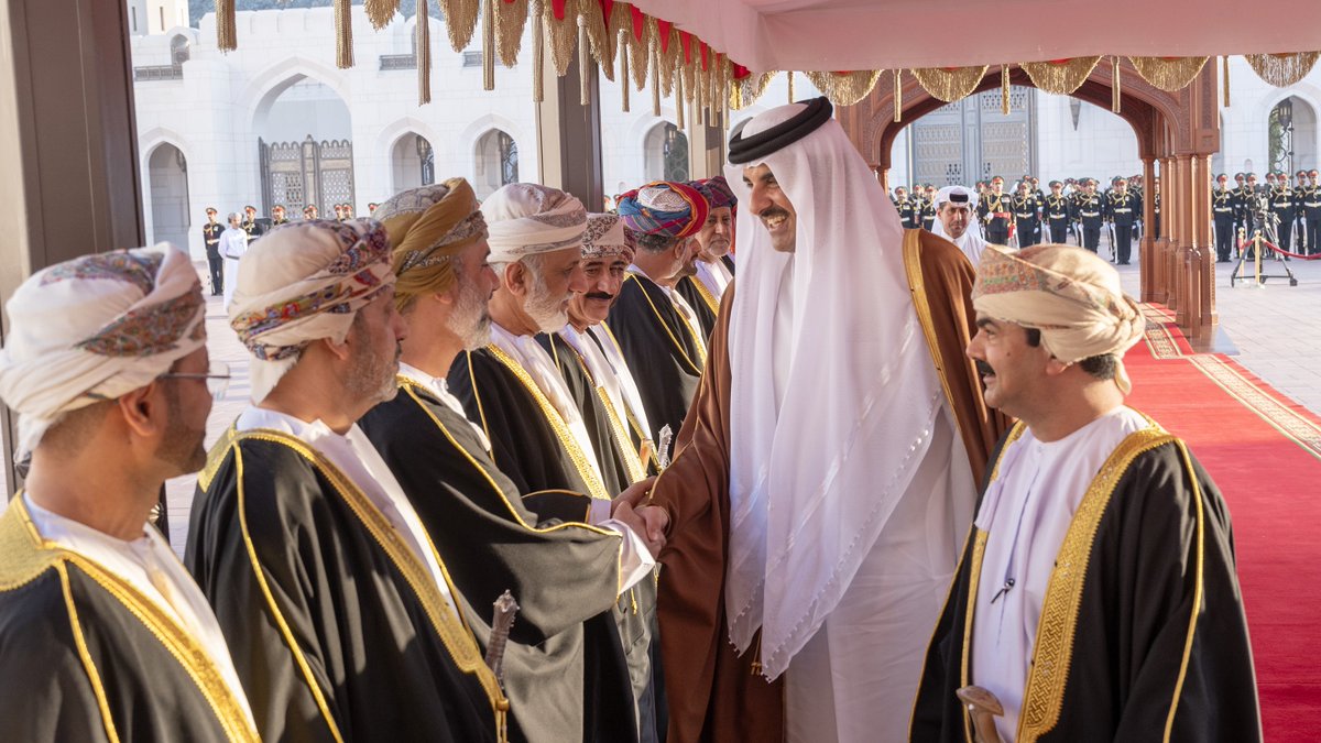 AmiriDiwan's tweet photo. مراسم استقبال رسمية لسمو الأمير المفدى لدى وصوله قصر العلم بالعاصمة العمانية مسقط. #قطر #عمان https://t.co/viWWFISOMG https://t.co/u8p21I3rKl