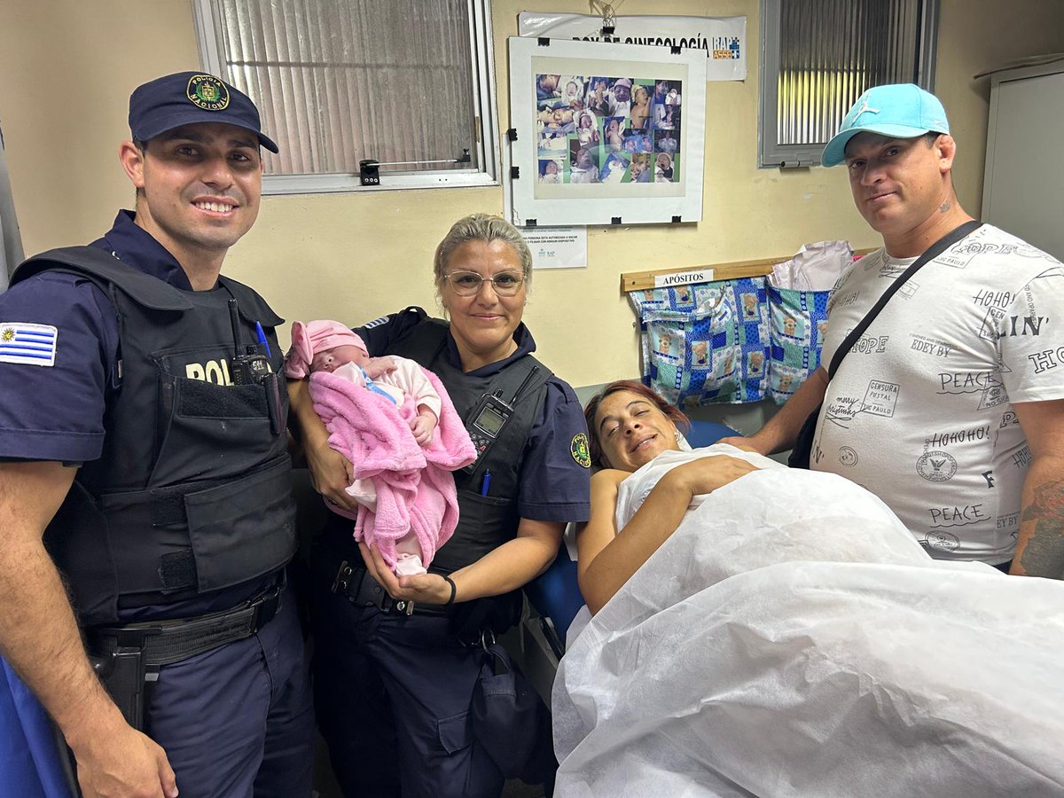 JZO III- Asistencia a Parto. Hoy 03:43 efectivos concurren a W. Silva y Cno. C. A. López para asistir el parto de S.R de 21 años, dando a luz dentro del móvil, brindando  primeros auxilios a  la recién nacida Ambar trasladadas a la pol. de Cap. Tula en buen estado de salud.