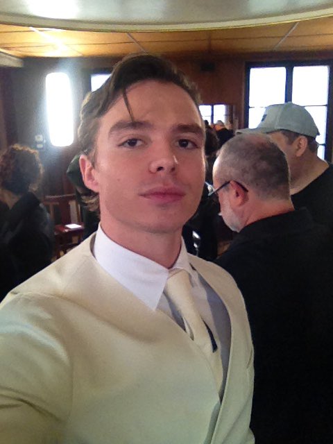 lyasssssss's tweet image. asked people at the Jacquemus show to do selfies w my iPhone 4s and turns out they all ate