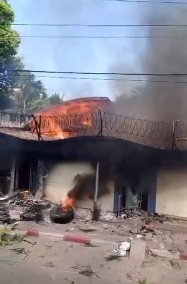 ZIGUIMAMADOU5's tweet image. 🛑🛑RDC : L’ambassade de France en feu à Kinshasa ce matin 28 janvier 2025.