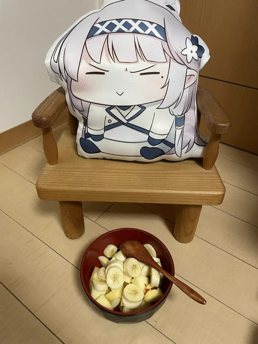 ドヤヒマちゃん、ズボラ健康おやつの時間だよ今日のりんごは甘いね 