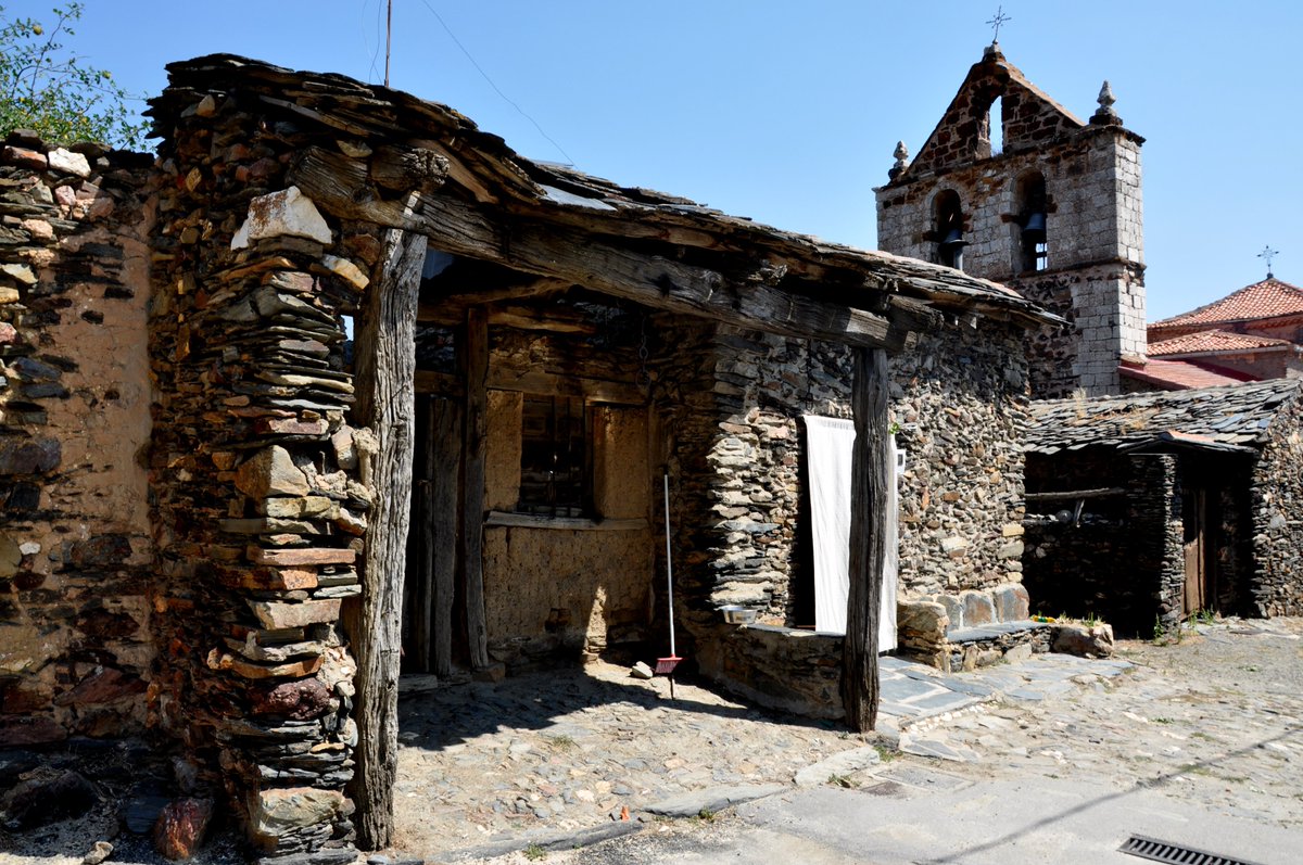 🟢 El Consejo de Patrimonio Histórico aprueba el nuevo texto del Plan Nacional de Arquitectura Tradicional.

Diez años después, se renueva para abordar nuevos desafíos: la sostenibilidad, la reducción del impacto ambiental y la conexión de las comunidades con su entorno.