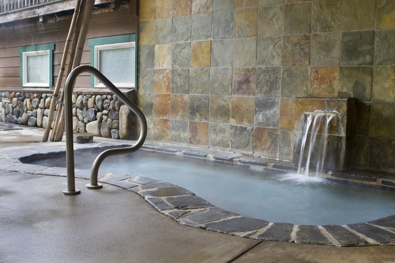 Craving a classic California hot spring experience? ♨️ Look no further than Orr Hot Springs Resort!  This historic resort boasts multiple pools, comfy cabins, and pure relaxation vibes.  #CaliDreamin #HotSprings #RelaxationStation
calihotsprings.com/loc/ukiah-ca/o…