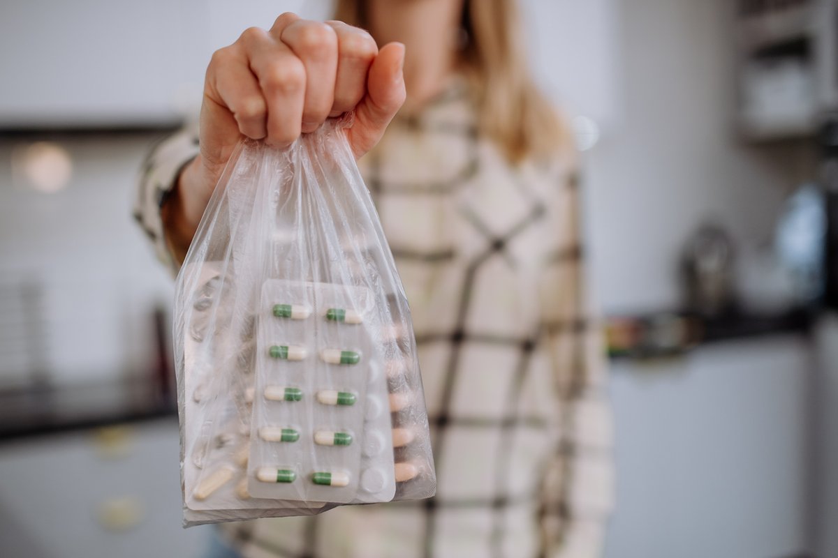 Votre armoire à #pharmacie contient des médicaments usagés ou inutilisés dont vous ne savez pas quoi faire ? 💊 Découvrez les étapes clés pour les trier !
👉 bit.ly/4hef3l0 #recyclage