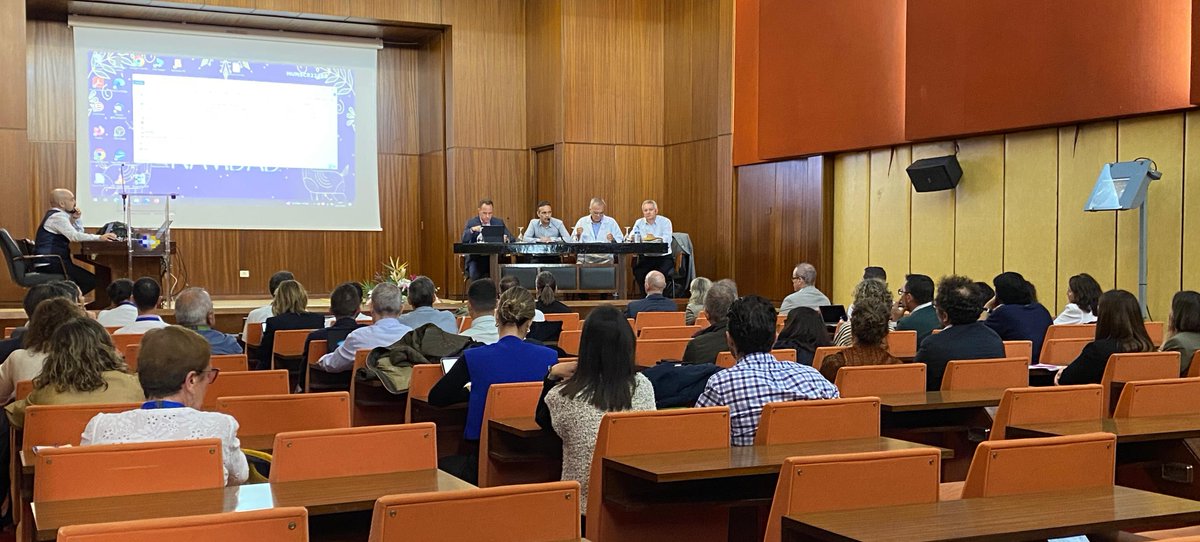 👩🏻‍⚕️En la reunión celebrada hoy se abordó el papel de los profesionales de Enfermería dentro de la estructura del SCS así como los proyectos e infraestructuras en los que están trabajando en cada centro directivo

➡️Más info: acortar.link/vQFU45