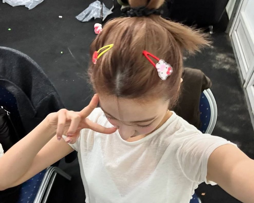 Oulia's tweet image. my little hair clip?
chic, sassy, and totally iconic.
