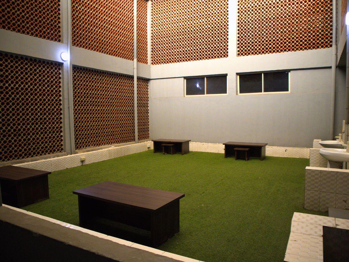 LiveableNG's tweet image. Say goodbye to apartment drama, and hello to peace and productivity. At our Yaba Studio Community, this is what your reality will look like:

Work-life balance bliss: Focus on what matters while your apartment maintenance is being taken care of.